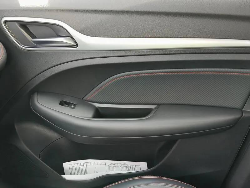 MG ZS 1.5 Luxury (AC) - foto 19