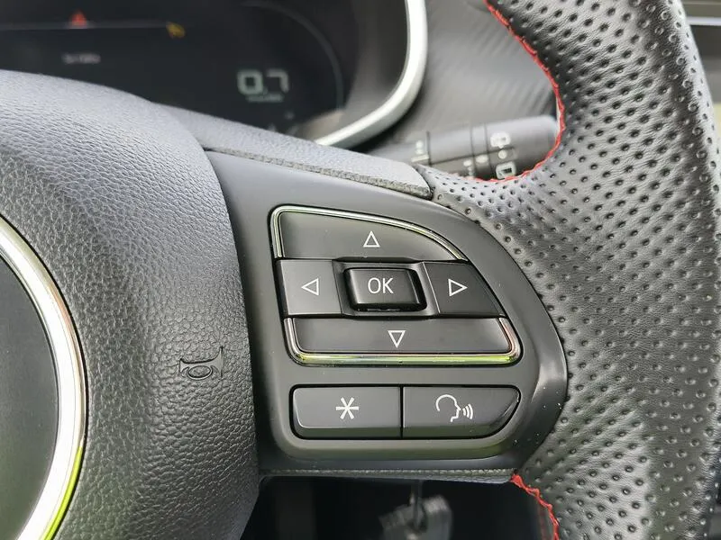 MG ZS 1.5 Luxury (AC) - foto 22