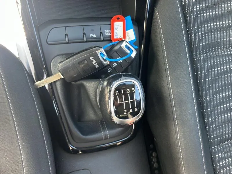 Kia Stonic 1.0 T-GDi MHEV iMT Drive Plus(SP)(SL) - foto 16