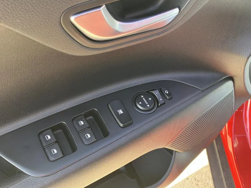 Kia Stonic 1.0 T-GDi MHEV iMT Drive Plus(SP)(SL) - foto 36