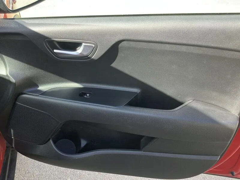 Kia Stonic 1.0 T-GDi MHEV iMT Drive Plus(SP)(SL) - foto 30