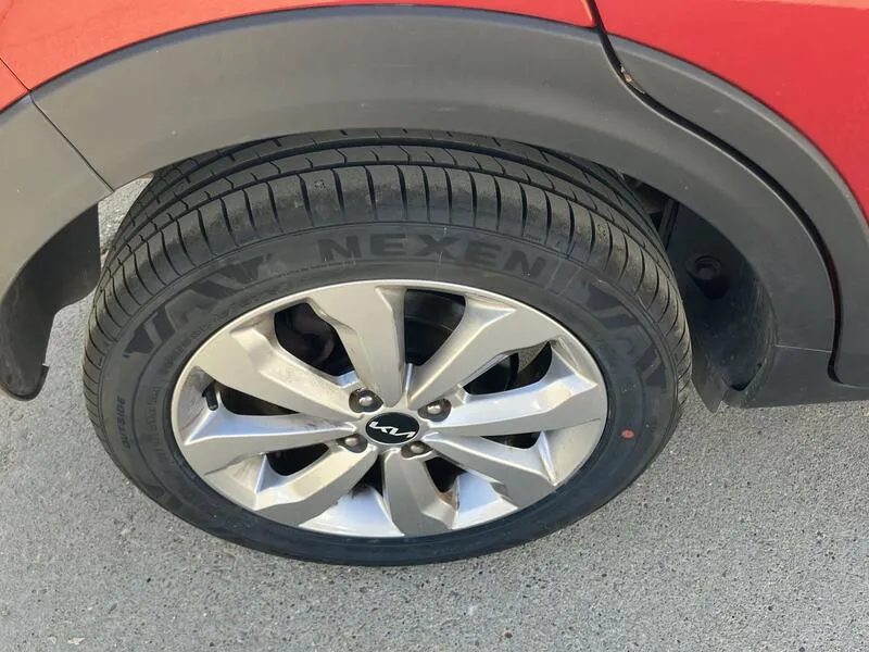 Kia Stonic 1.0 T-GDi MHEV iMT Drive Plus(SP)(SL) - foto 23