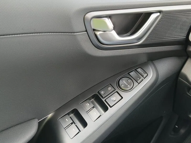 Hyundai Ioniq 2019 berlina con porton 1.6 GDI PHEV Tecno DCT - foto 29