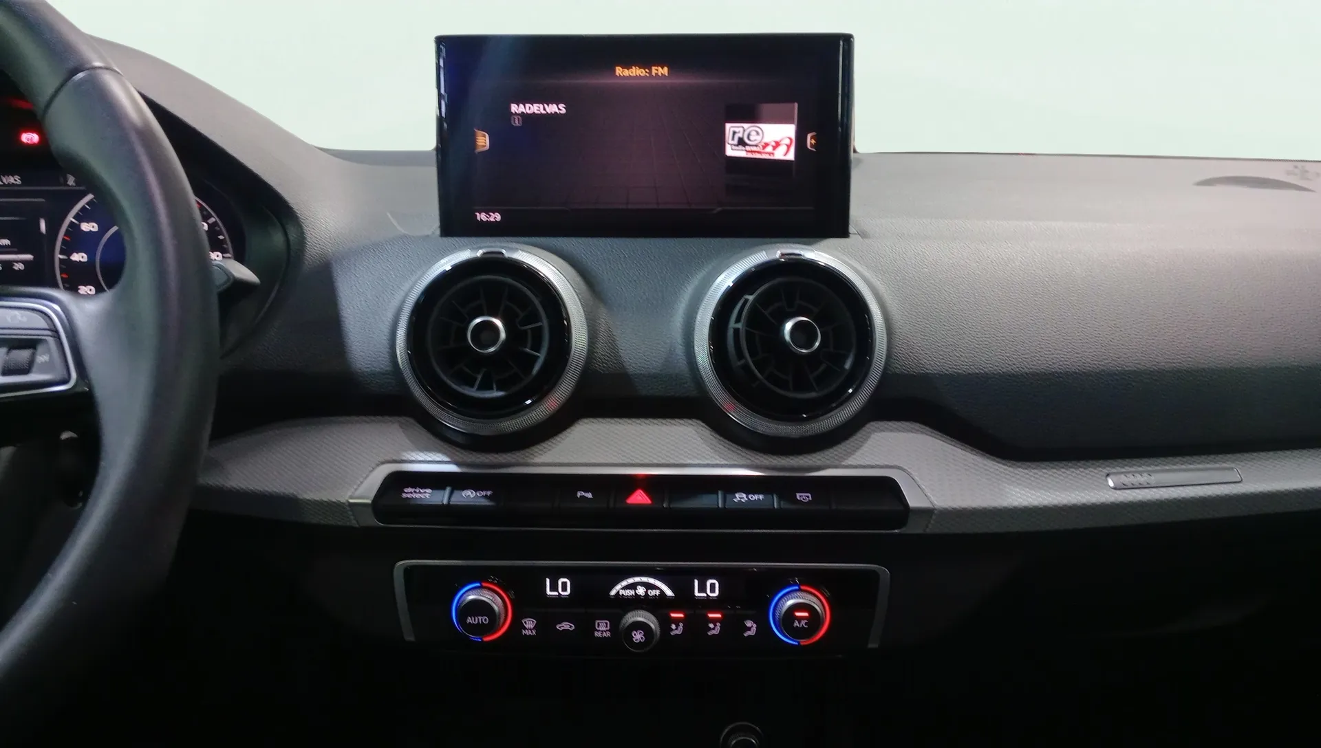 Audi Q2 S line 30 TDI - foto 9