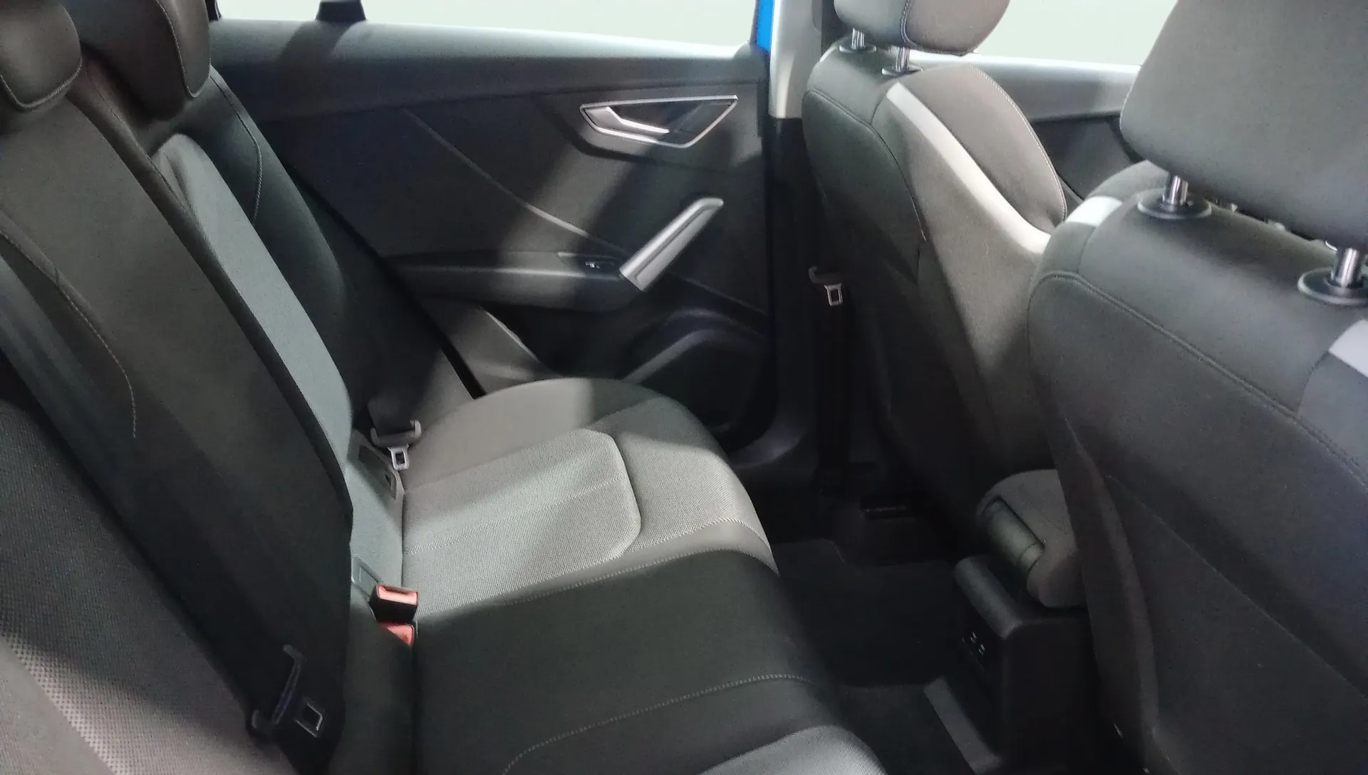 Audi Q2 S line 30 TDI - foto 12
