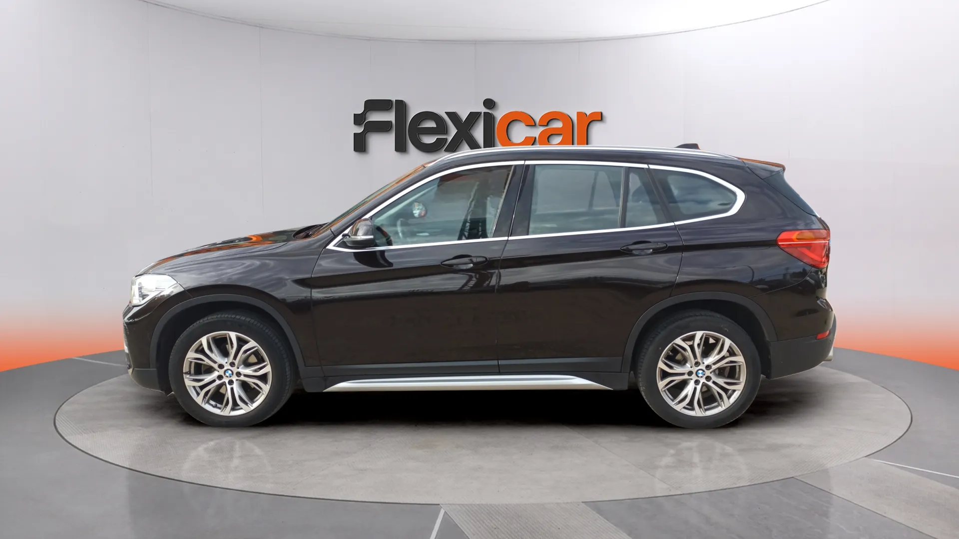 BMW X1 sDrive18d - foto 8