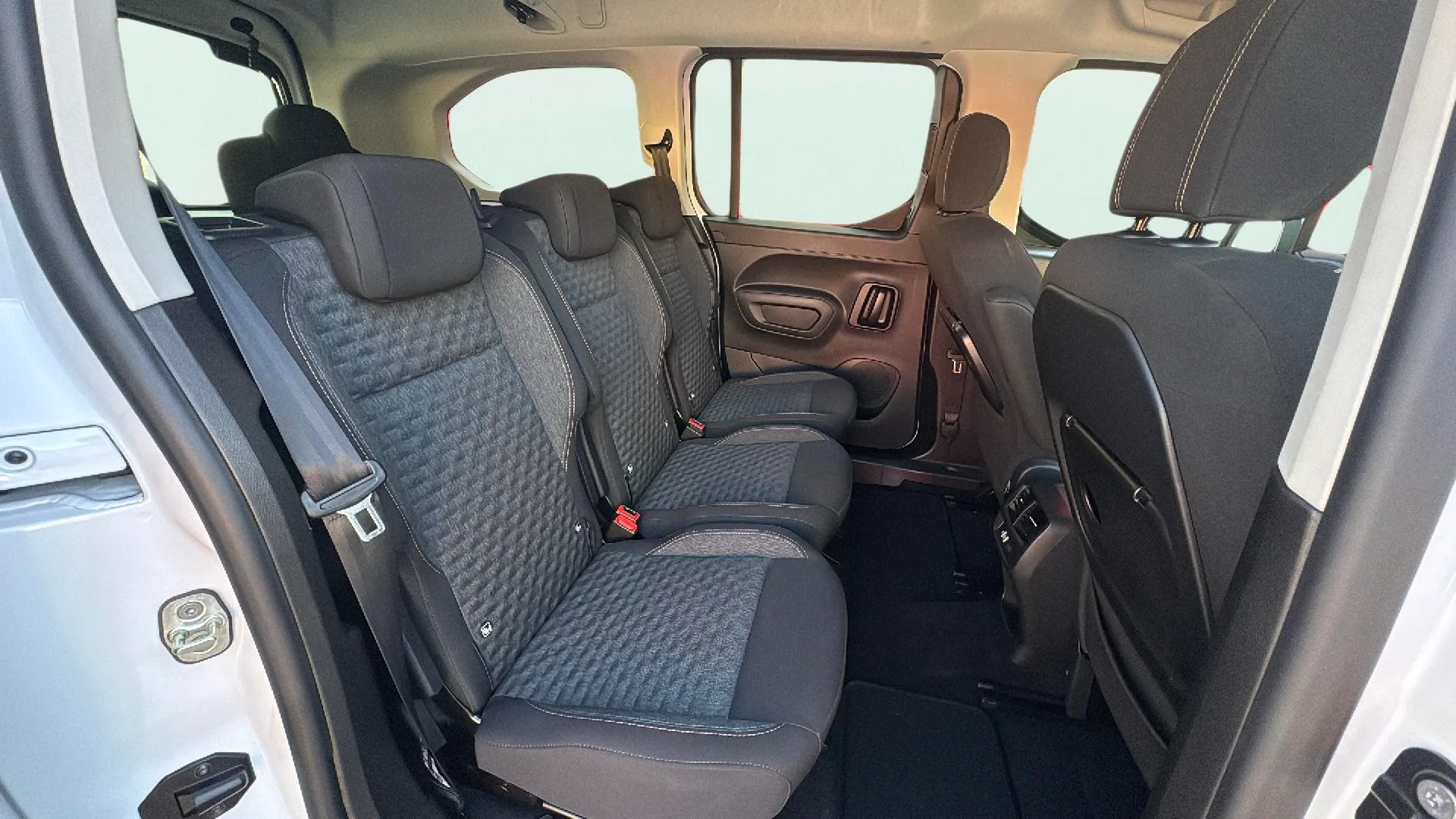 Peugeot Rifter Allure BlueHDi 130 EAT8 Long - foto 15