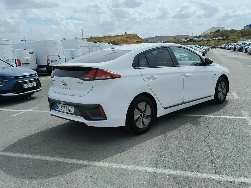 Hyundai Ioniq 1.6 GDI HEV Klass DCT - foto 6