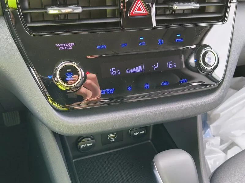 Hyundai Ioniq 1.6 GDI HEV Klass DCT - foto 12