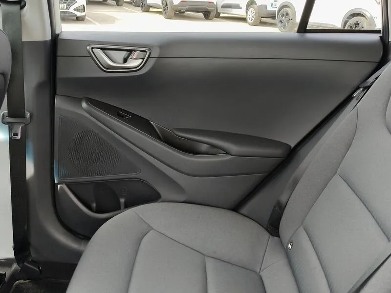 Hyundai Ioniq 1.6 GDI HEV Klass DCT - foto 32