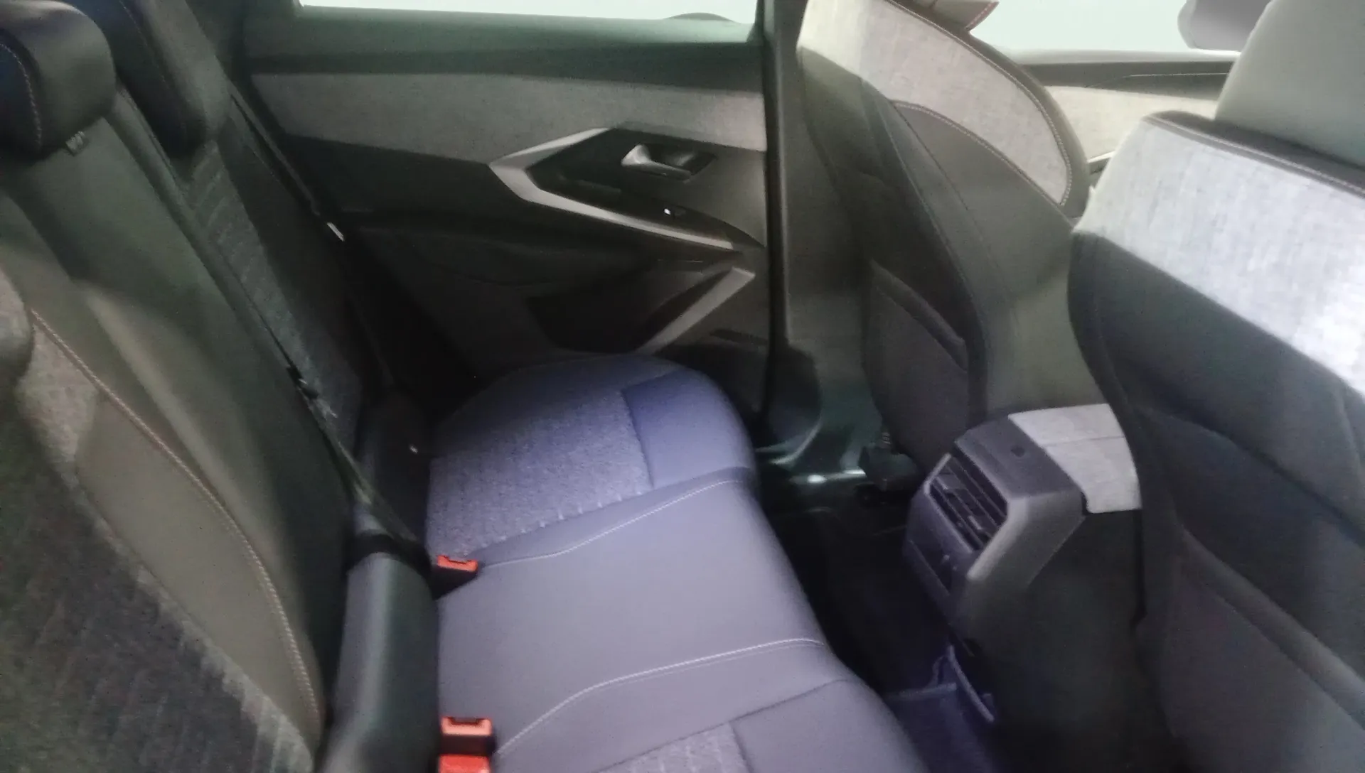 Peugeot 3008 1.2 Allure eDCS6 - foto 12