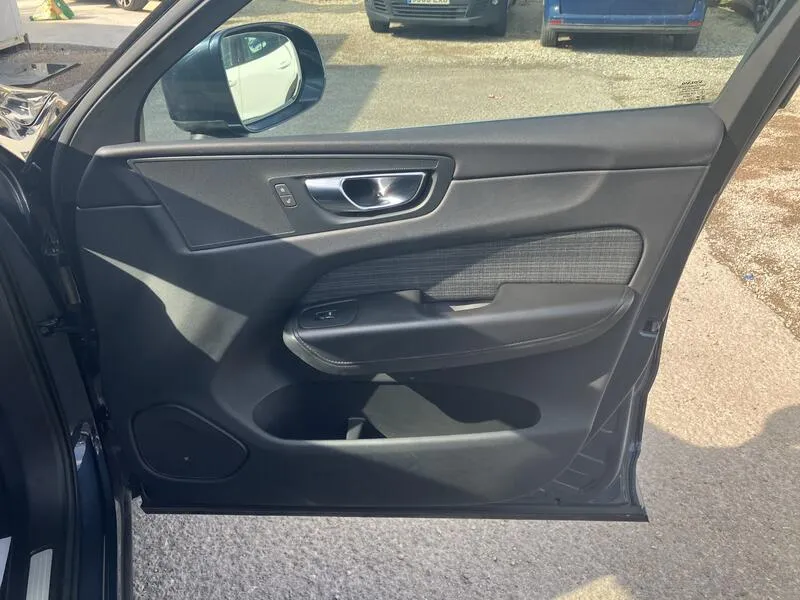 Volvo XC60 2.0 B4 D Core - foto 16