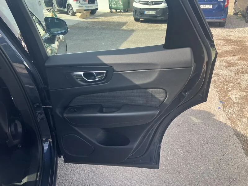 Volvo XC60 2.0 B4 D Core - foto 17