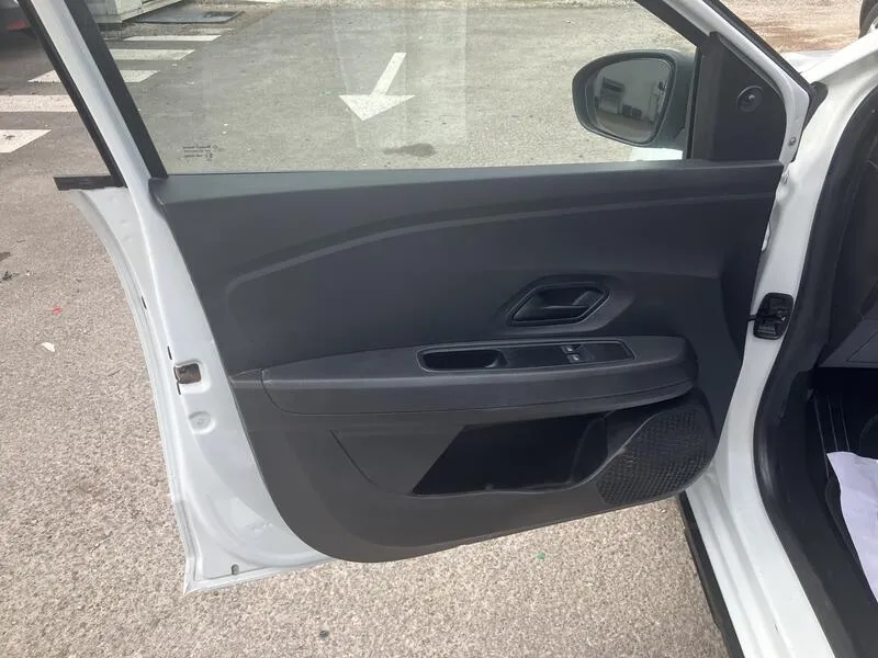 Dacia Sandero Stepway Essential 1.0 TCe - foto 26