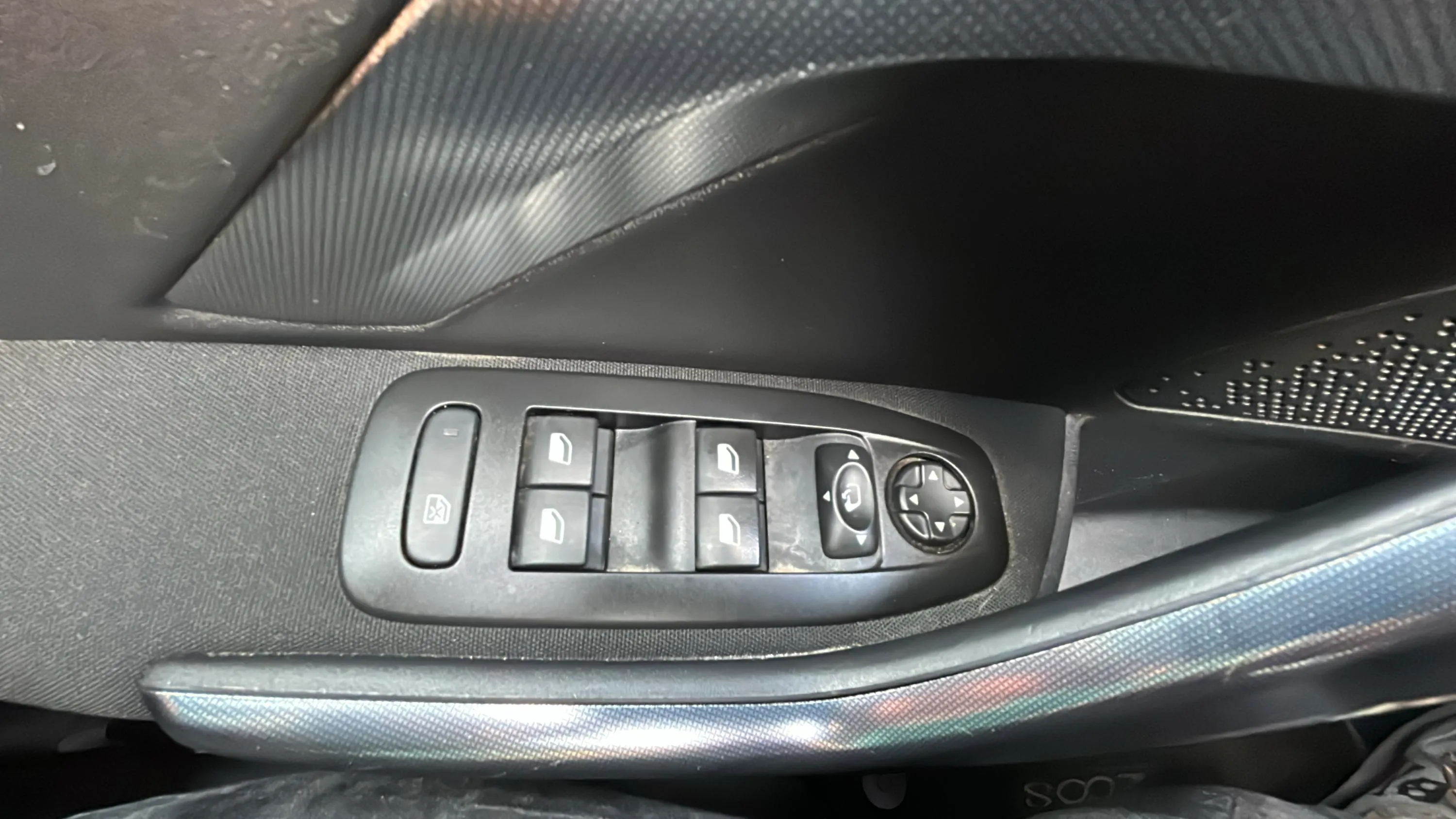 Peugeot 2008 Allure BlueHDi - foto 17