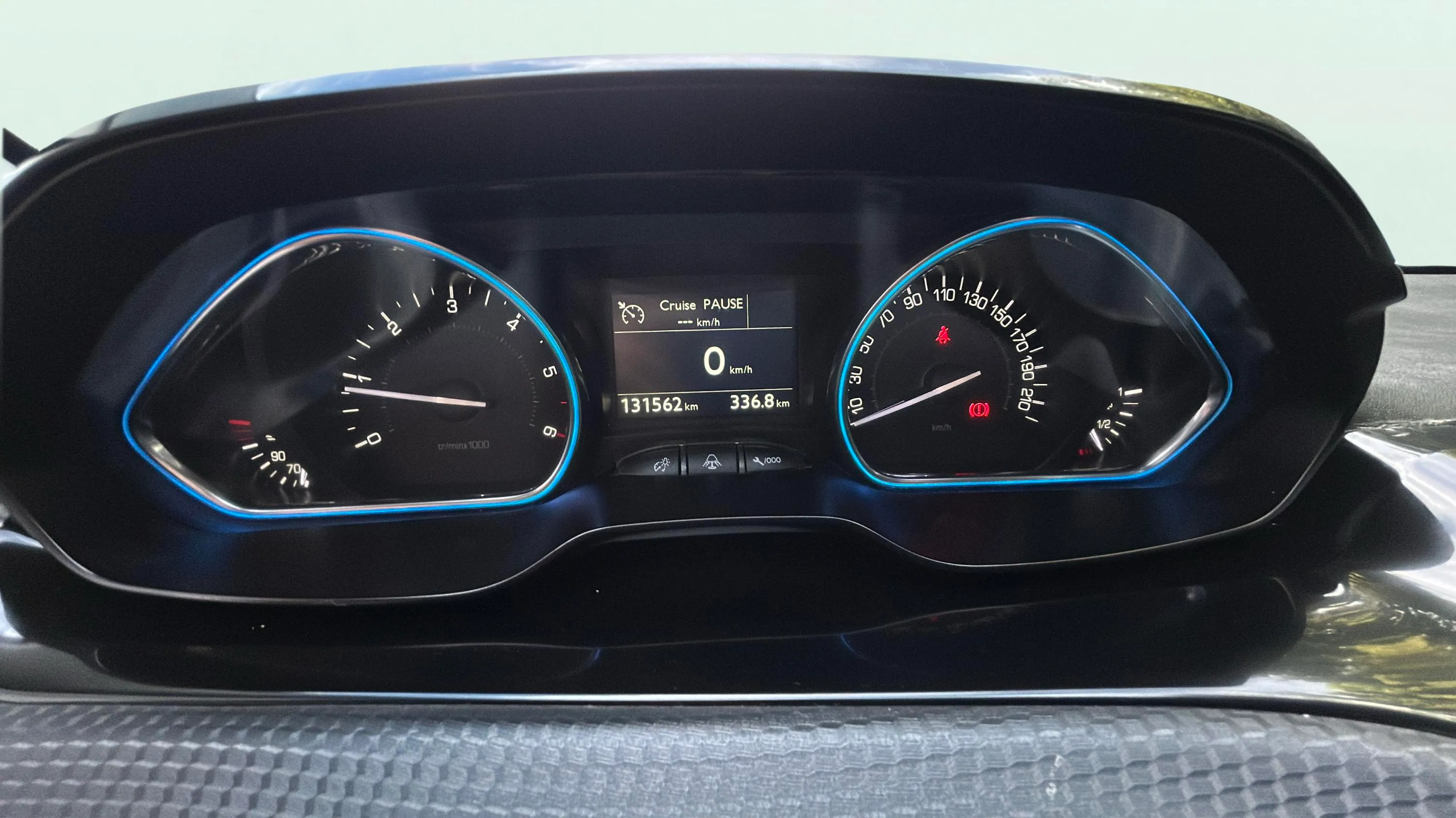 Peugeot 2008 Allure BlueHDi - foto 12