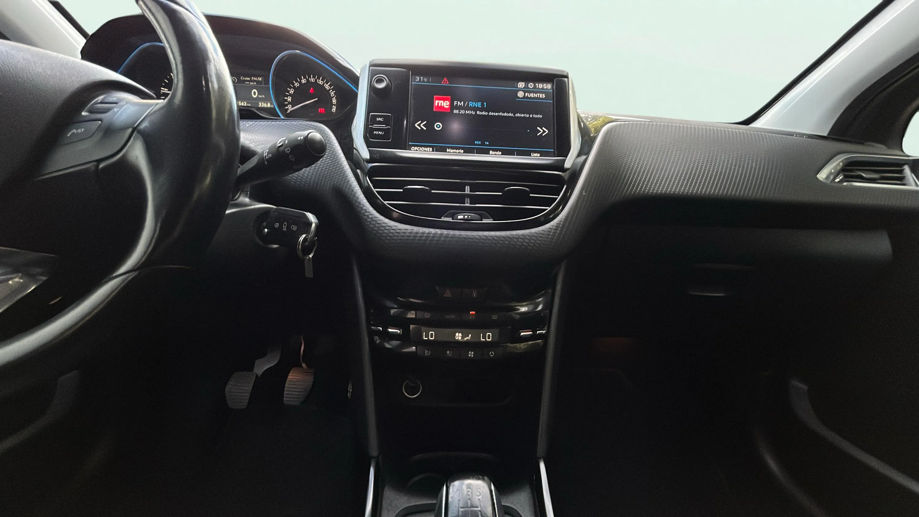 Peugeot 2008 Allure BlueHDi - foto 10