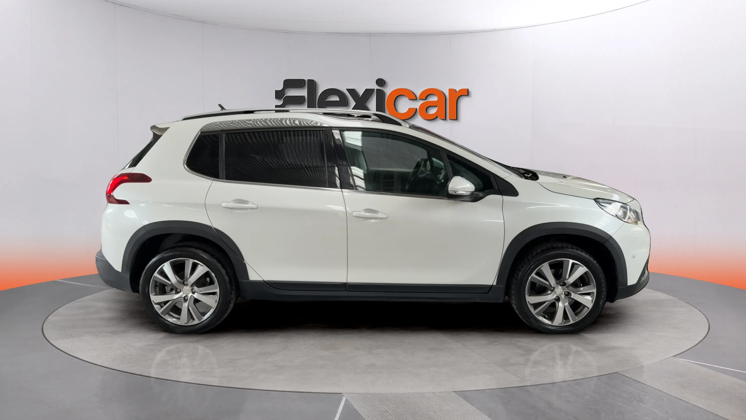 Peugeot 2008 Allure 1.2 PureTech - foto 8