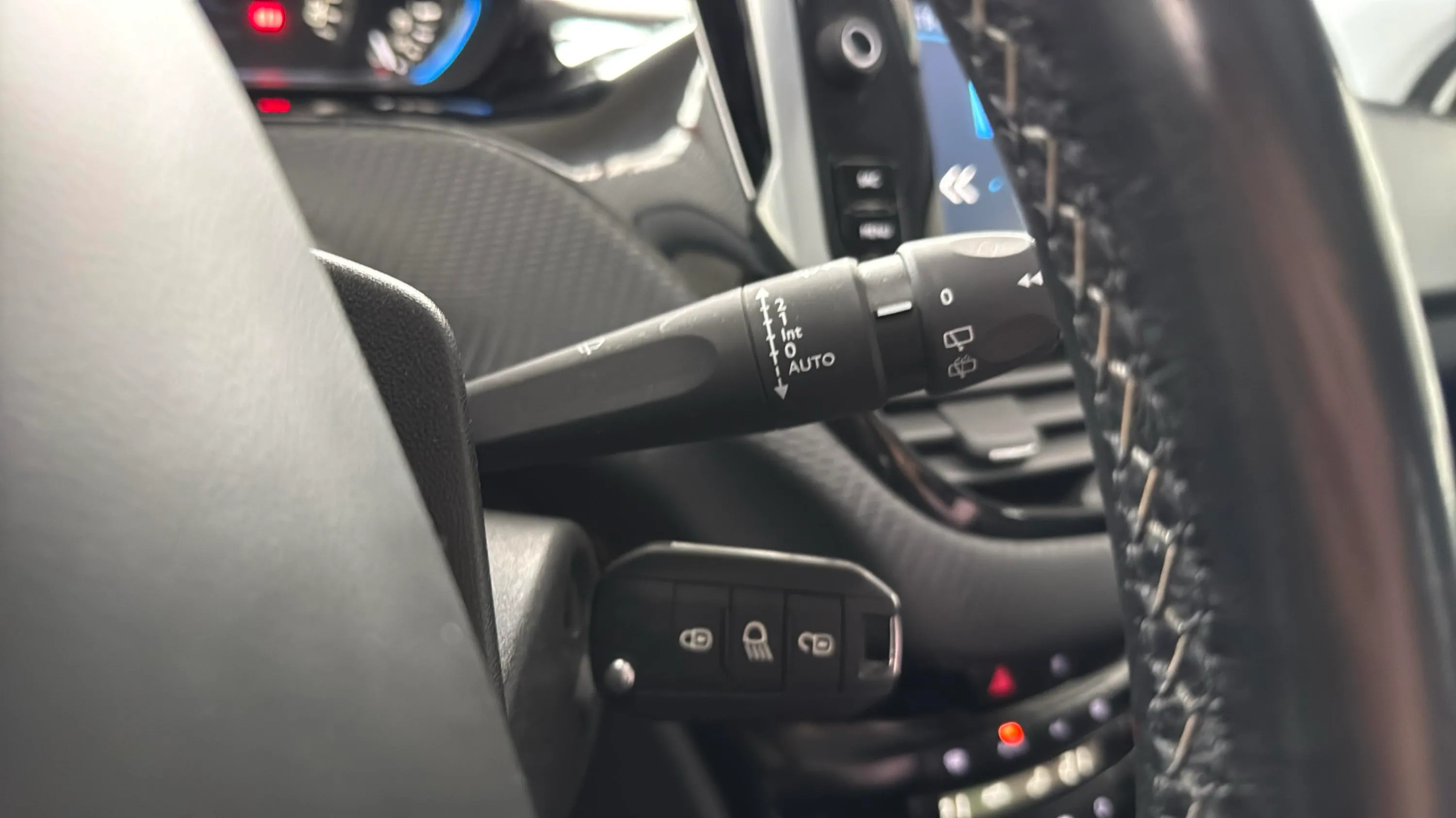 Peugeot 2008 Allure 1.2 PureTech - foto 18