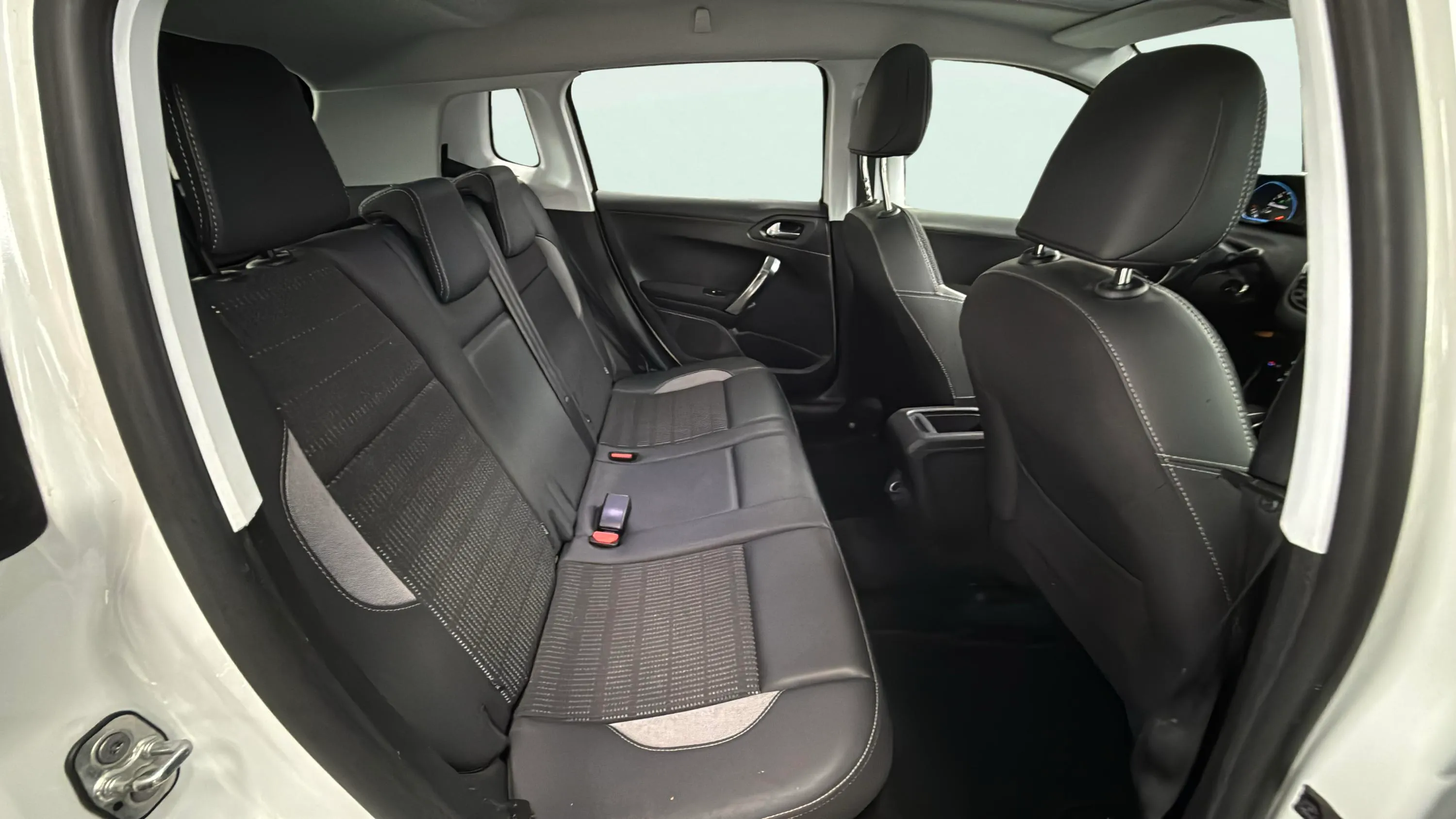 Peugeot 2008 Allure 1.2 PureTech - foto 10