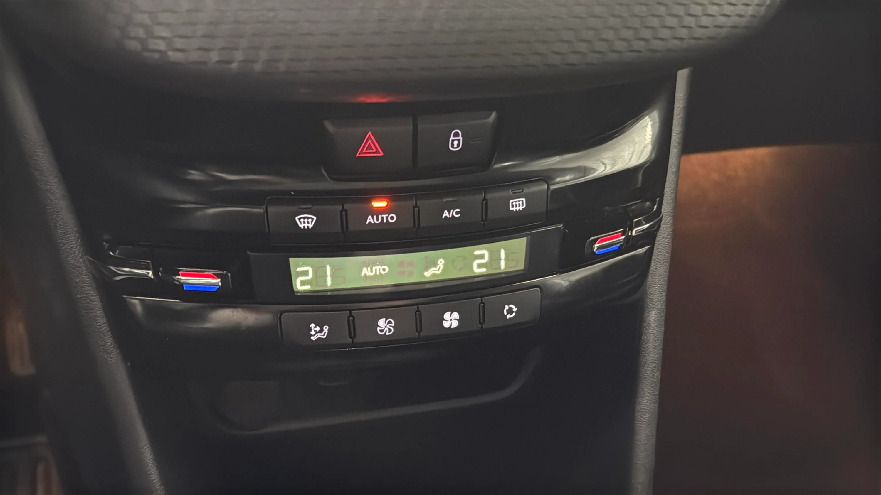 Peugeot 2008 Allure 1.2 PureTech - foto 19