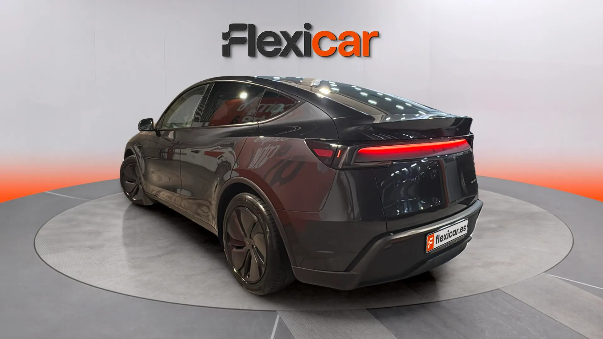 Tesla Model Y Gran autonomía con tracción integral - foto 5