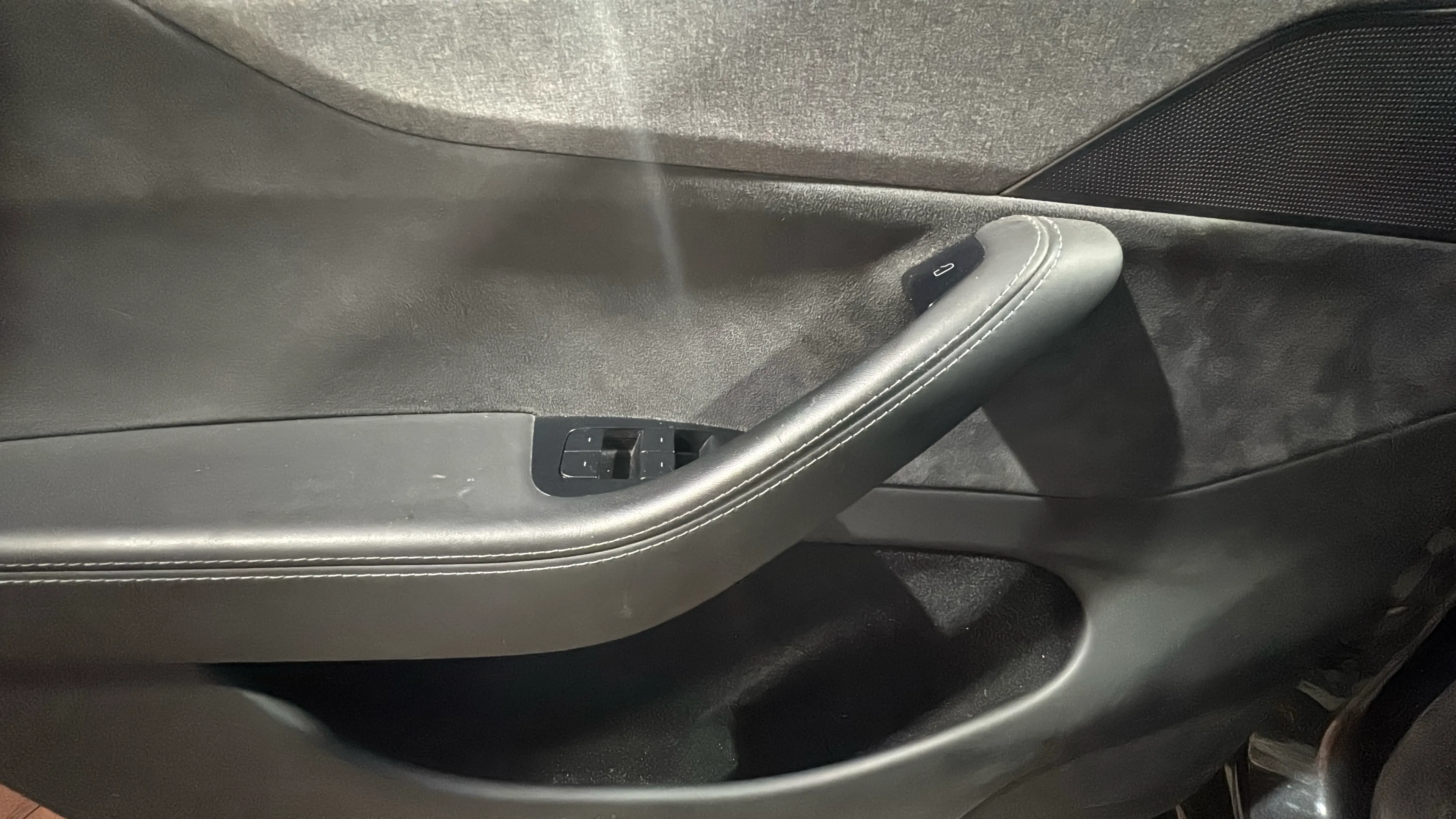 Tesla Model Y Gran autonomía con tracción integral - foto 26
