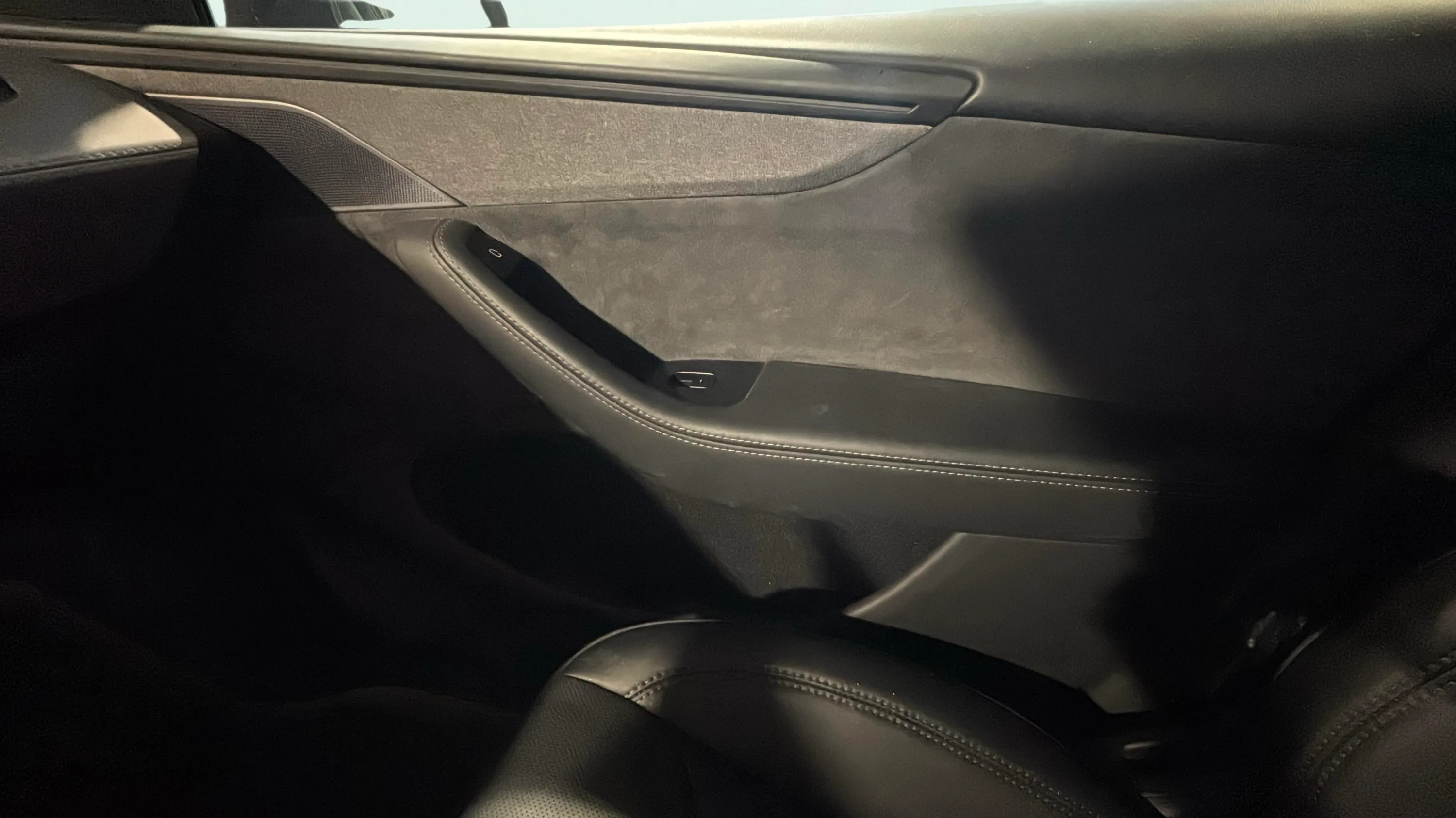 Tesla Model Y Gran autonomía con tracción integral - foto 27