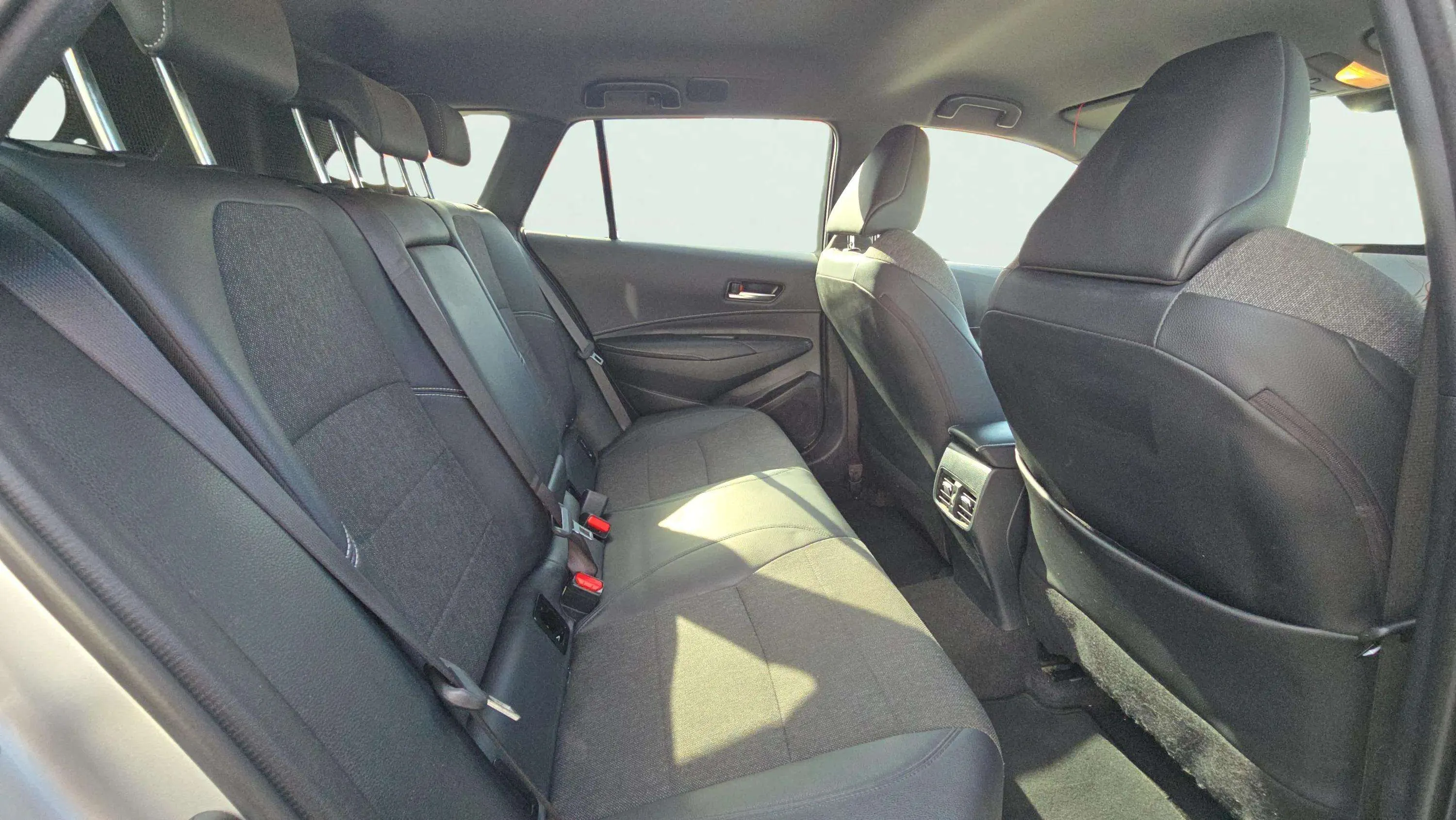 Toyota Corolla 2.0 180H Style E-CVT Touring Sport - foto 14