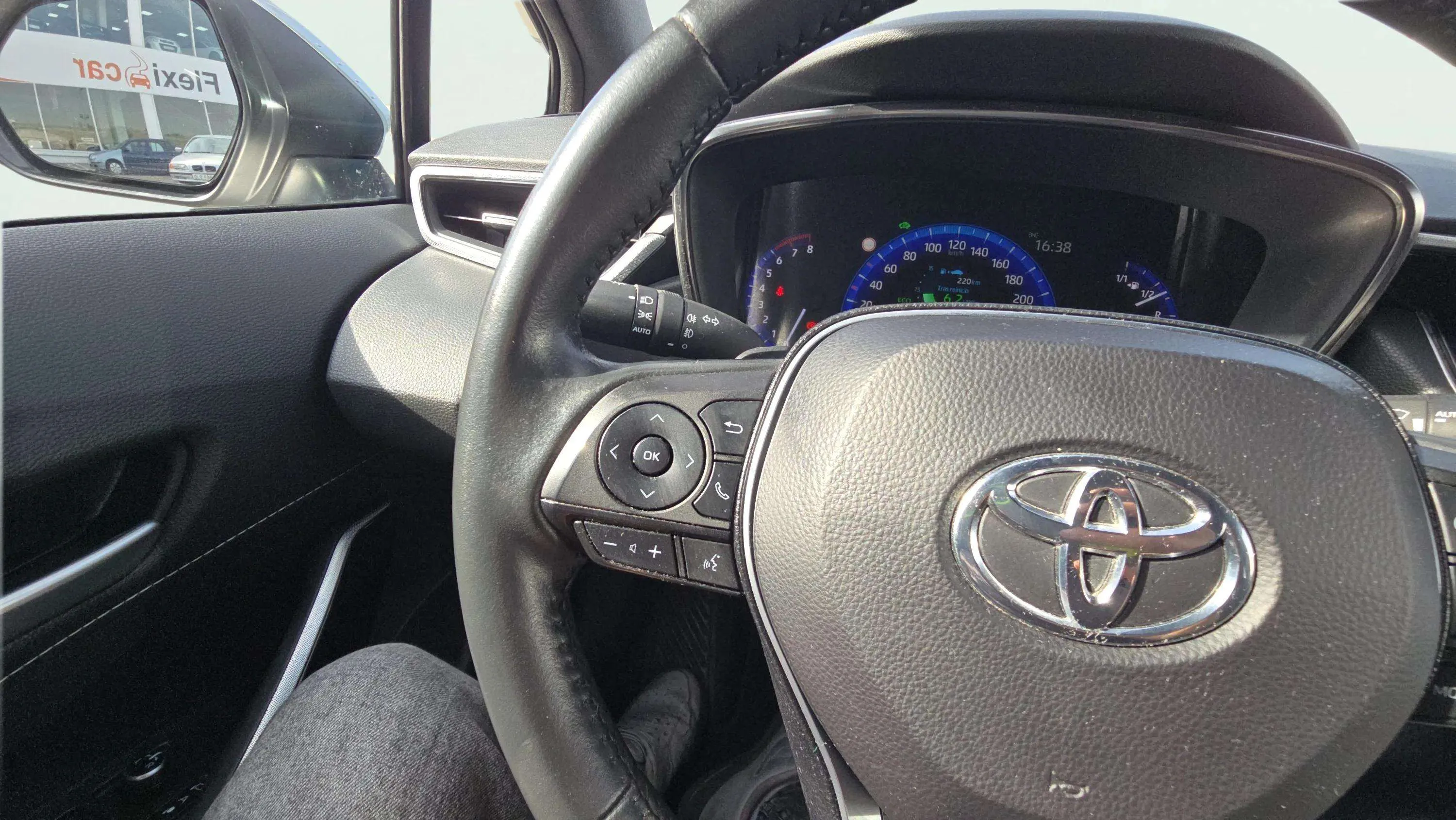 Toyota Corolla 2.0 180H Style E-CVT Touring Sport - foto 29