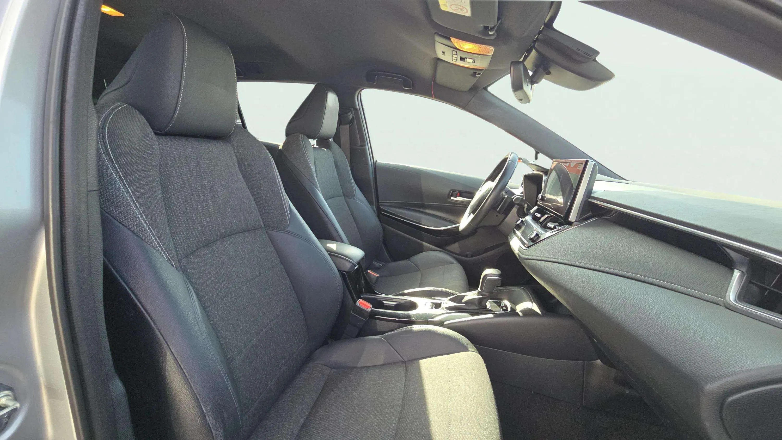 Toyota Corolla 2.0 180H Style E-CVT Touring Sport - foto 13