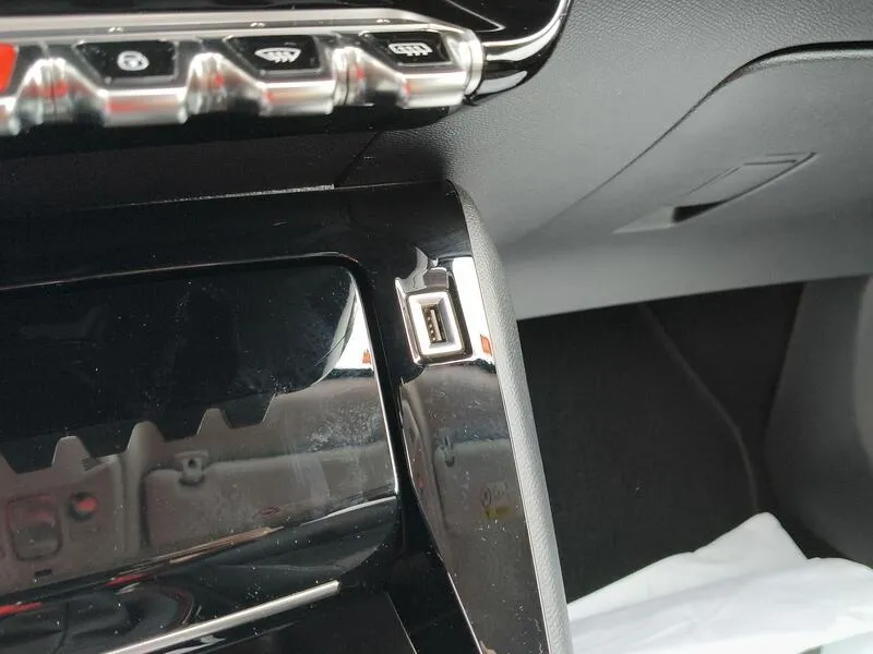 Peugeot 2008 Allure Pack 1.5 HDi MT6 E6d - foto 16
