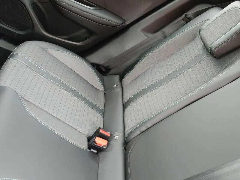 Peugeot 2008 Allure Pack 1.5 HDi MT6 E6d - foto 35
