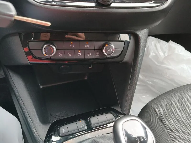 Opel Corsa 1.2 - foto 12
