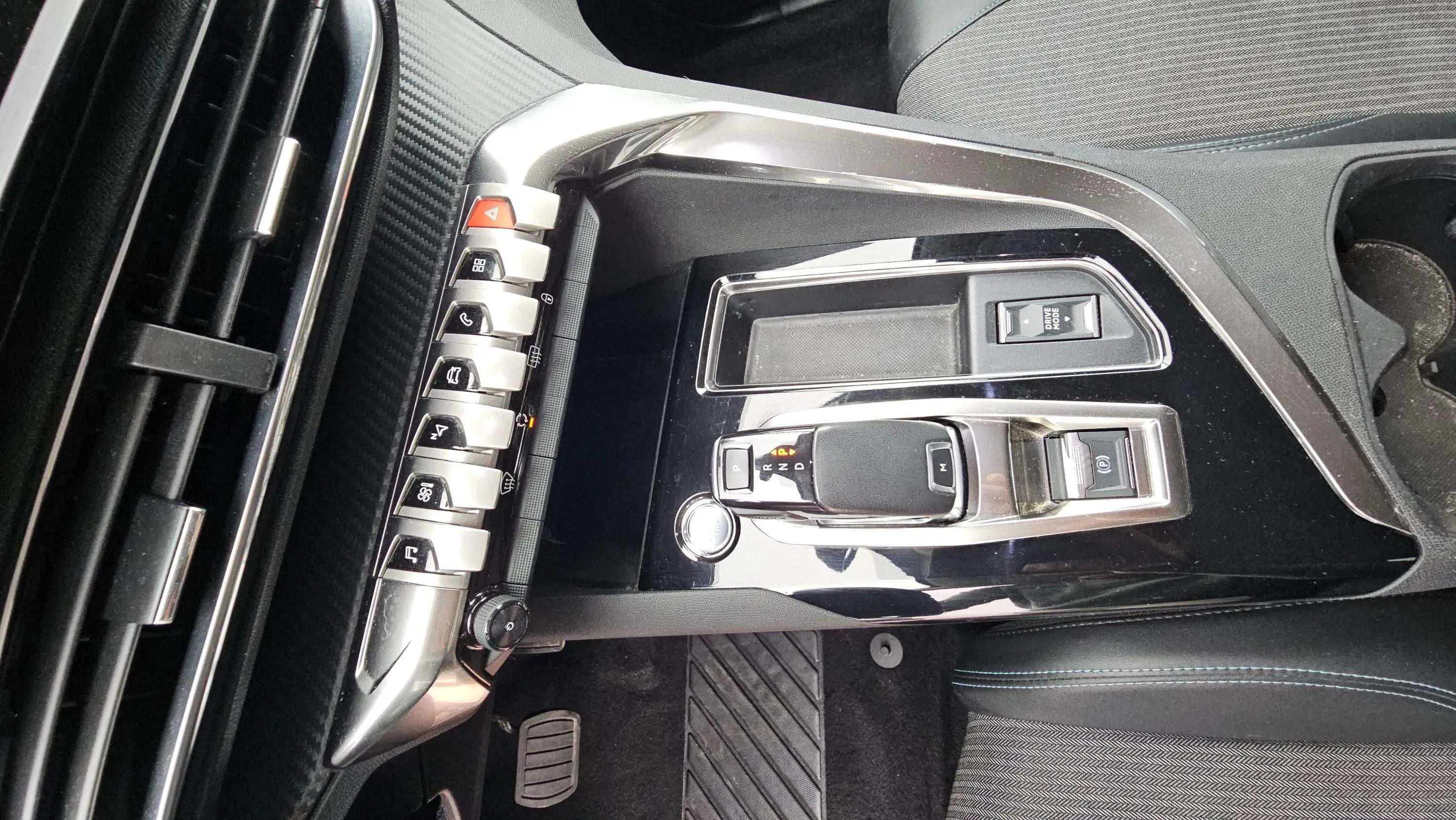 Peugeot 3008 1.2 PureTech Active Pack EAT8 - foto 27