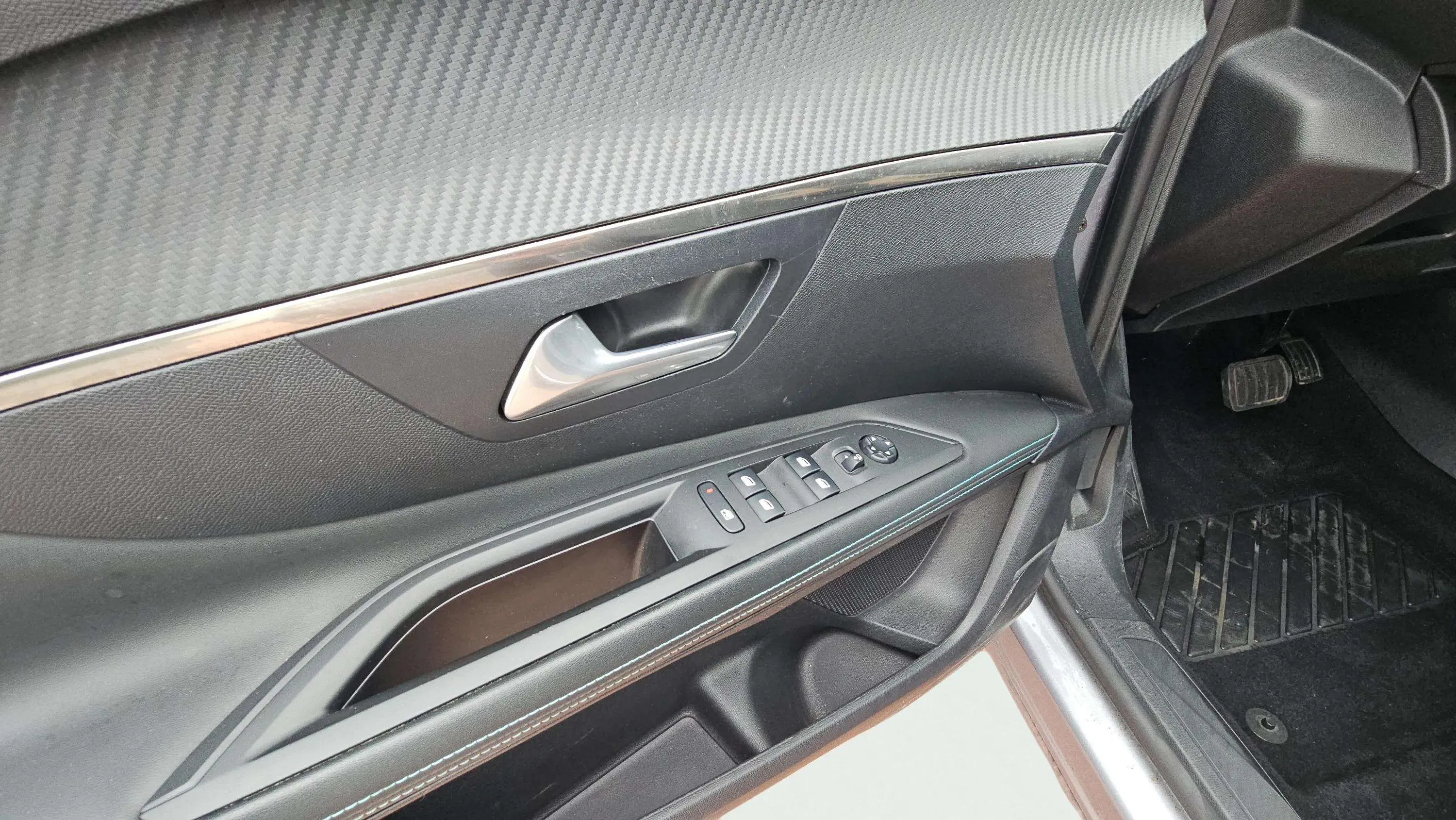 Peugeot 3008 1.2 PureTech Active Pack EAT8 - foto 23
