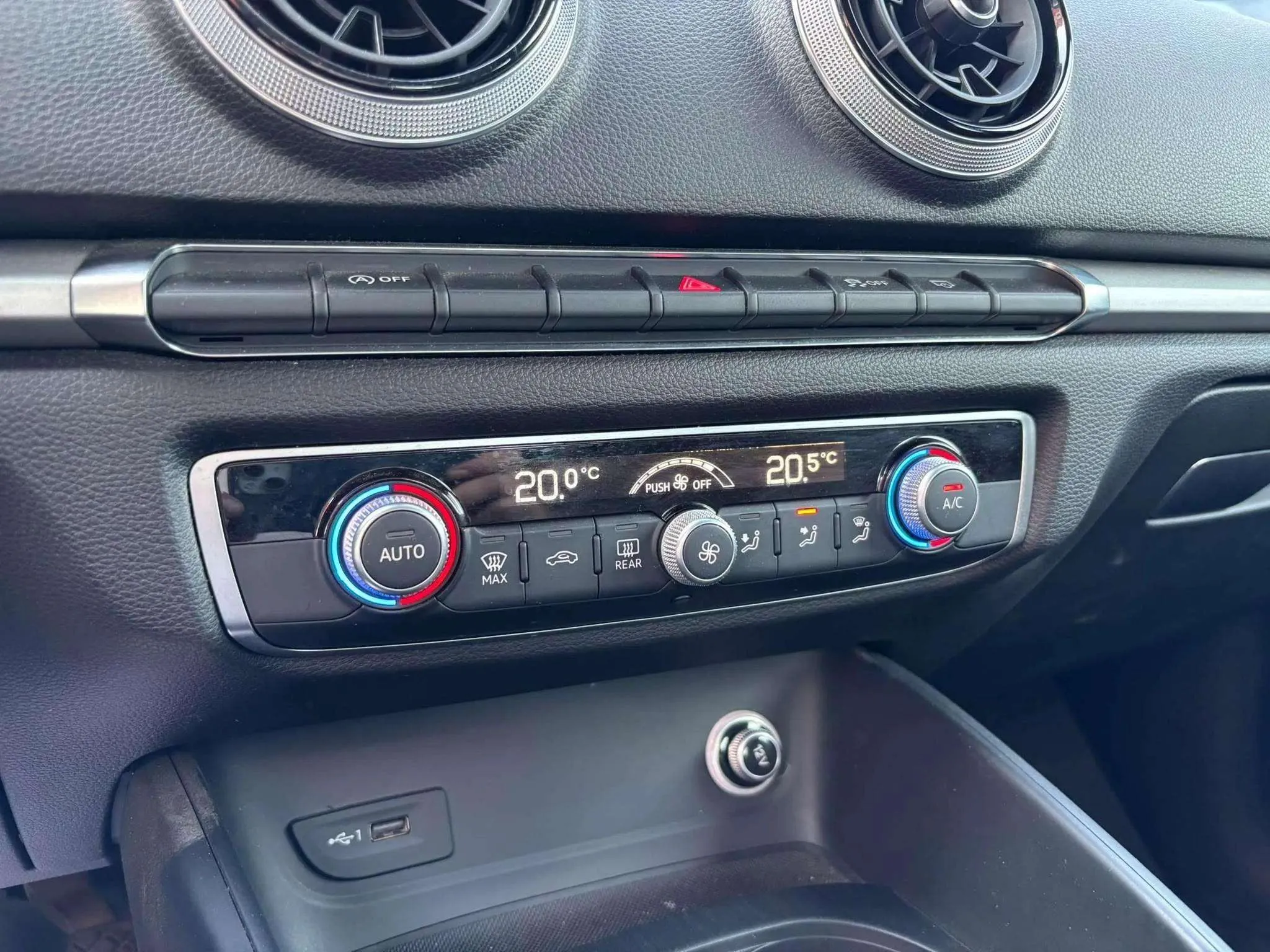 Audi A3 Sedan 30 TDI - foto 12