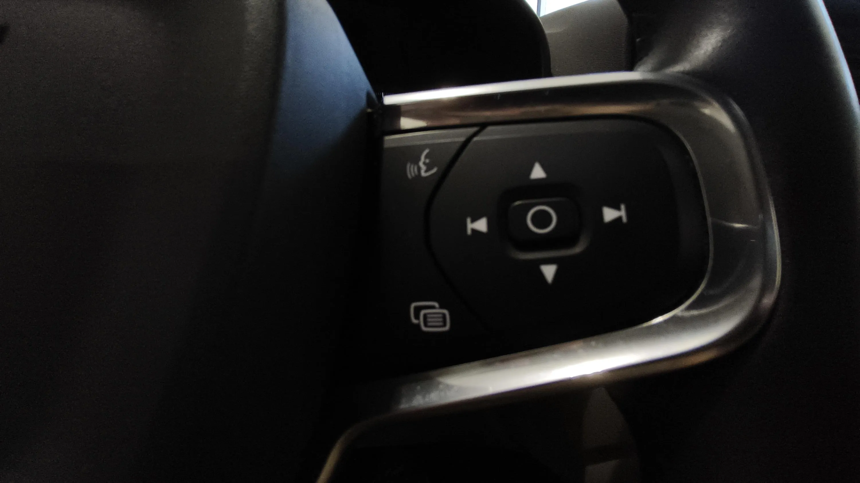 Volvo XC40 2.0 D3 - foto 15