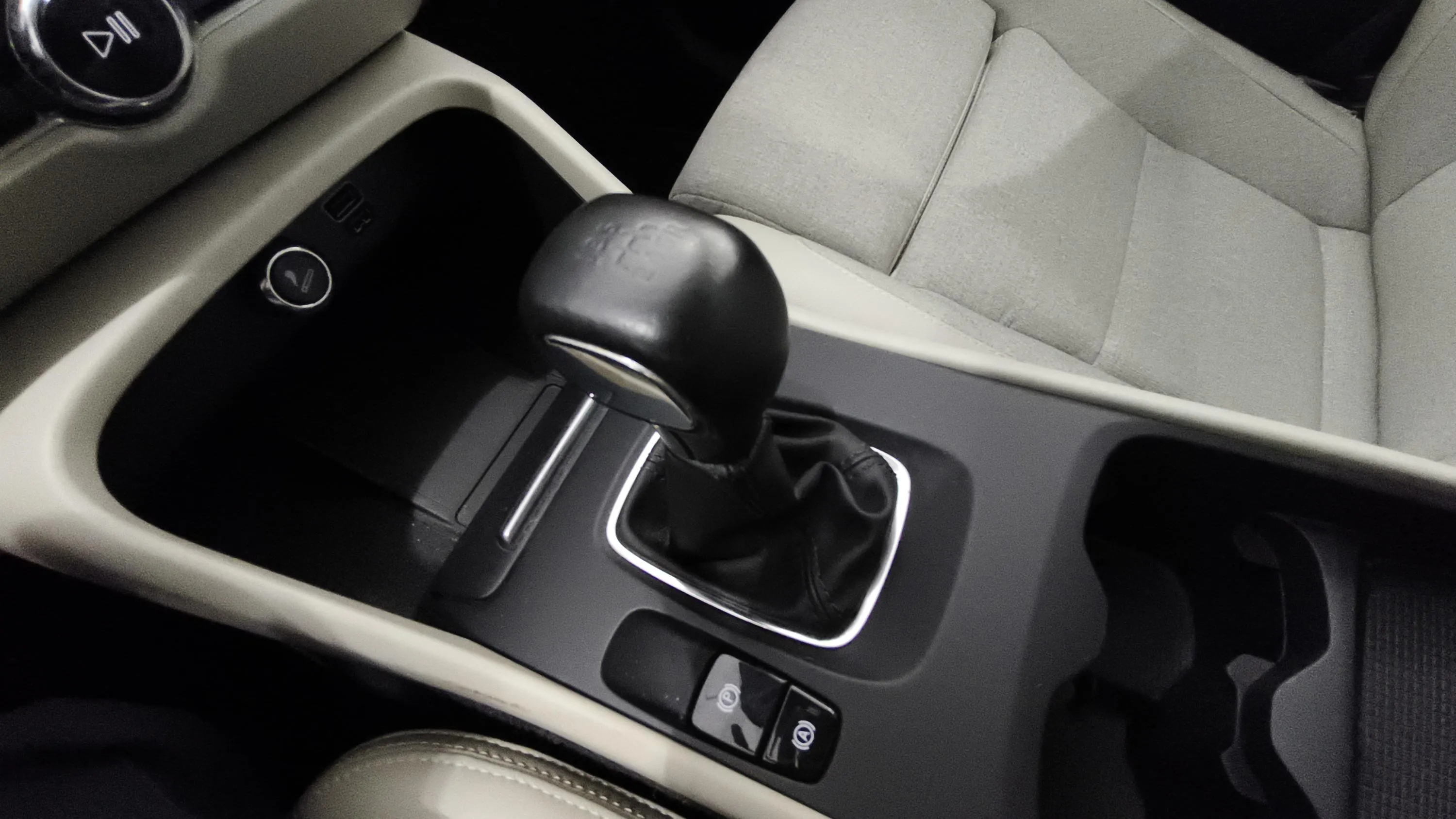 Volvo XC40 2.0 D3 - foto 16