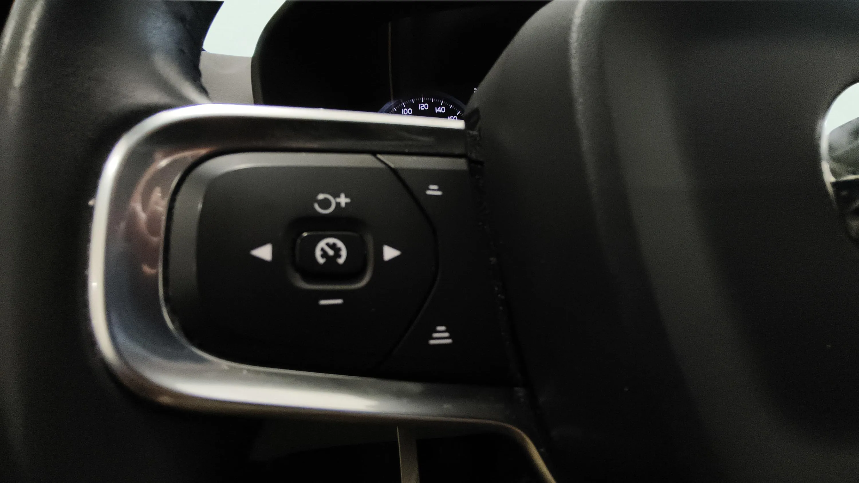 Volvo XC40 2.0 D3 - foto 14