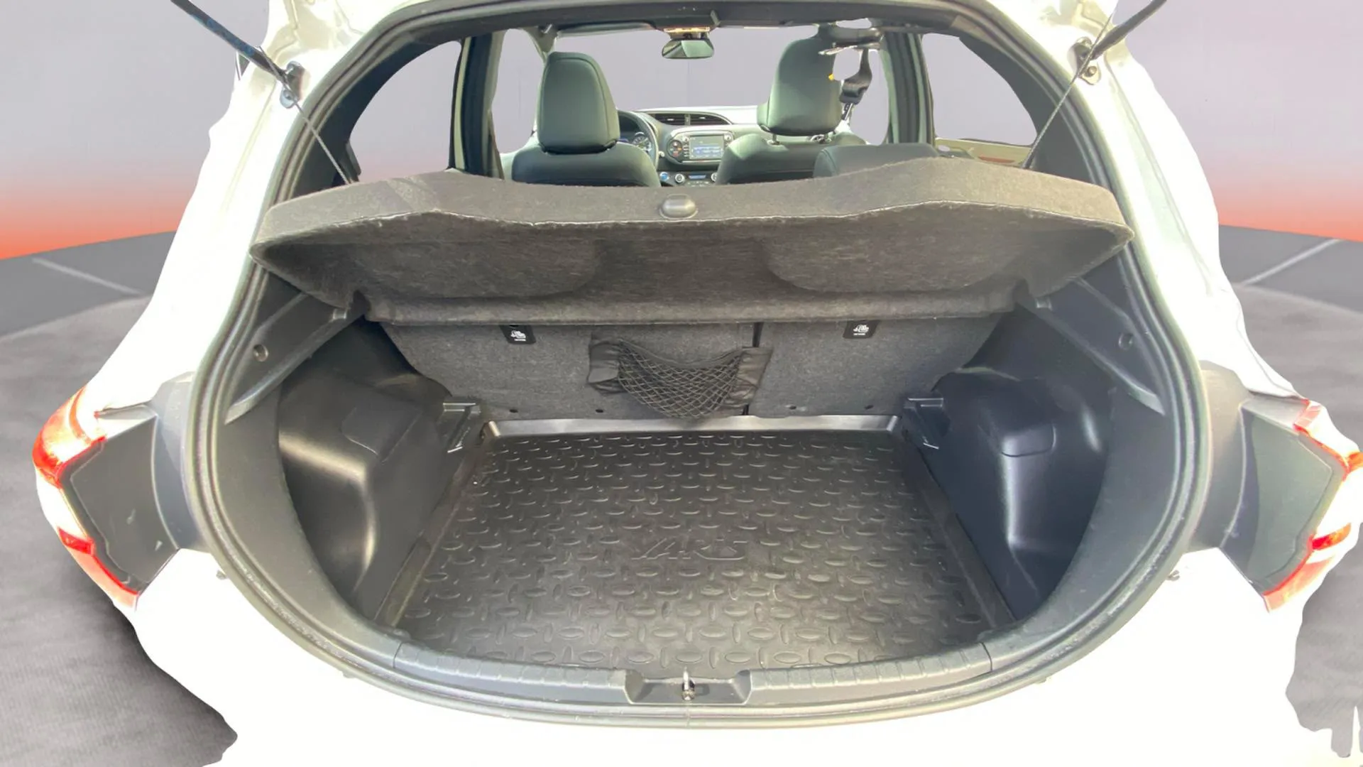 Toyota Yaris 1.5 100H Active Tech - foto 27