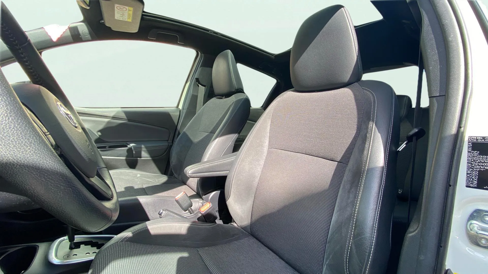 Toyota Yaris 1.5 100H Active Tech - foto 21