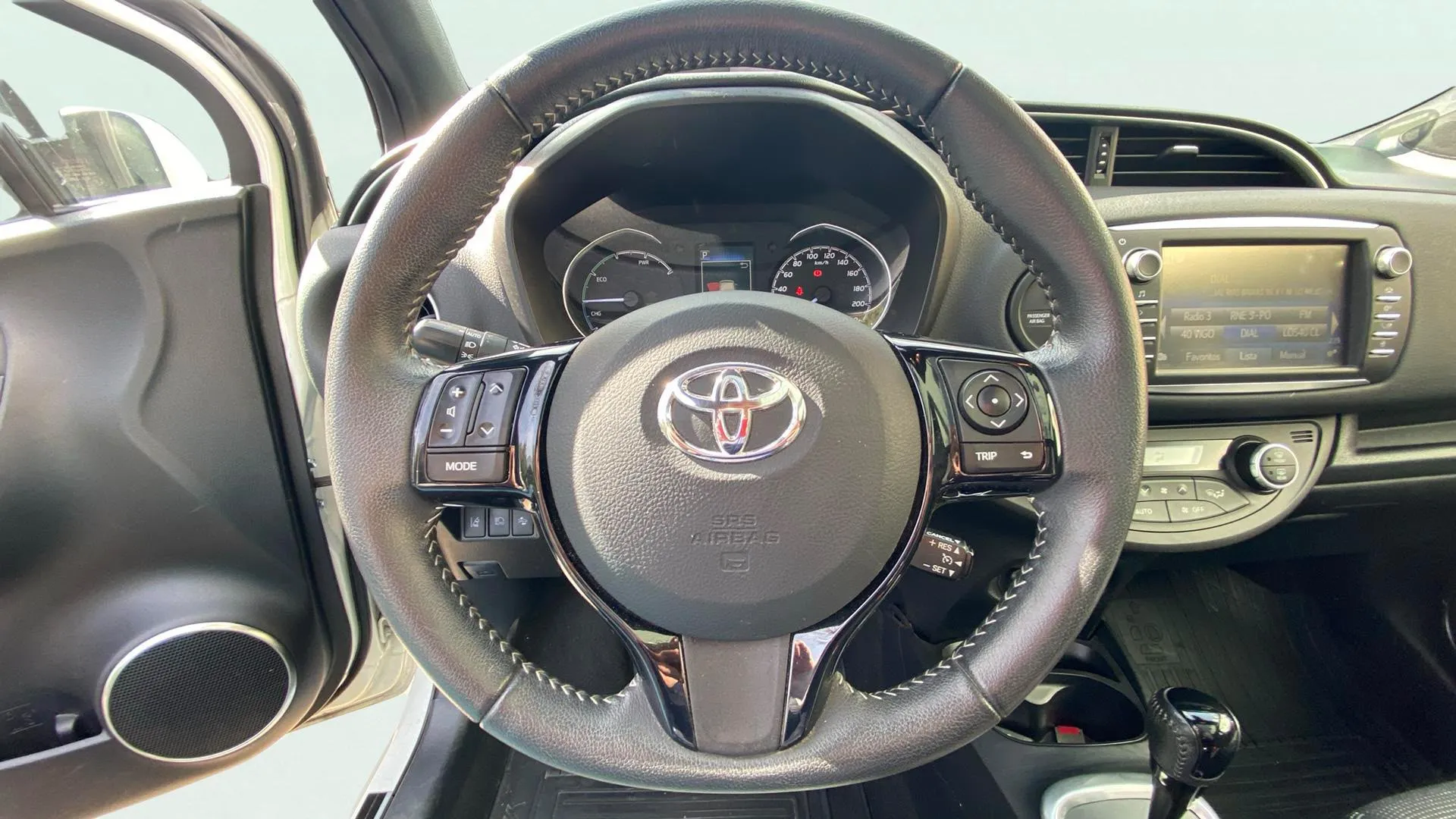 Toyota Yaris 1.5 100H Active Tech - foto 9