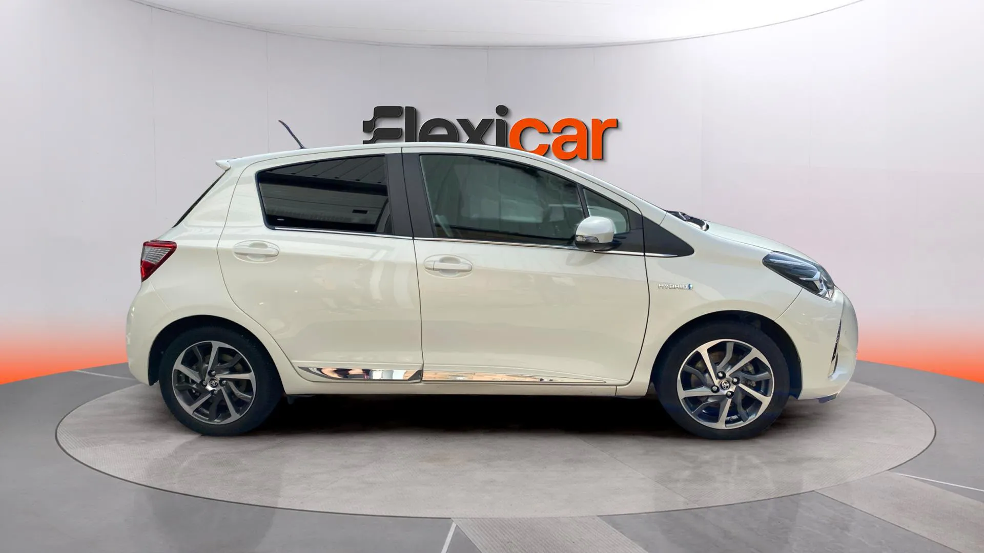 Toyota Yaris 1.5 100H Active Tech - foto 4