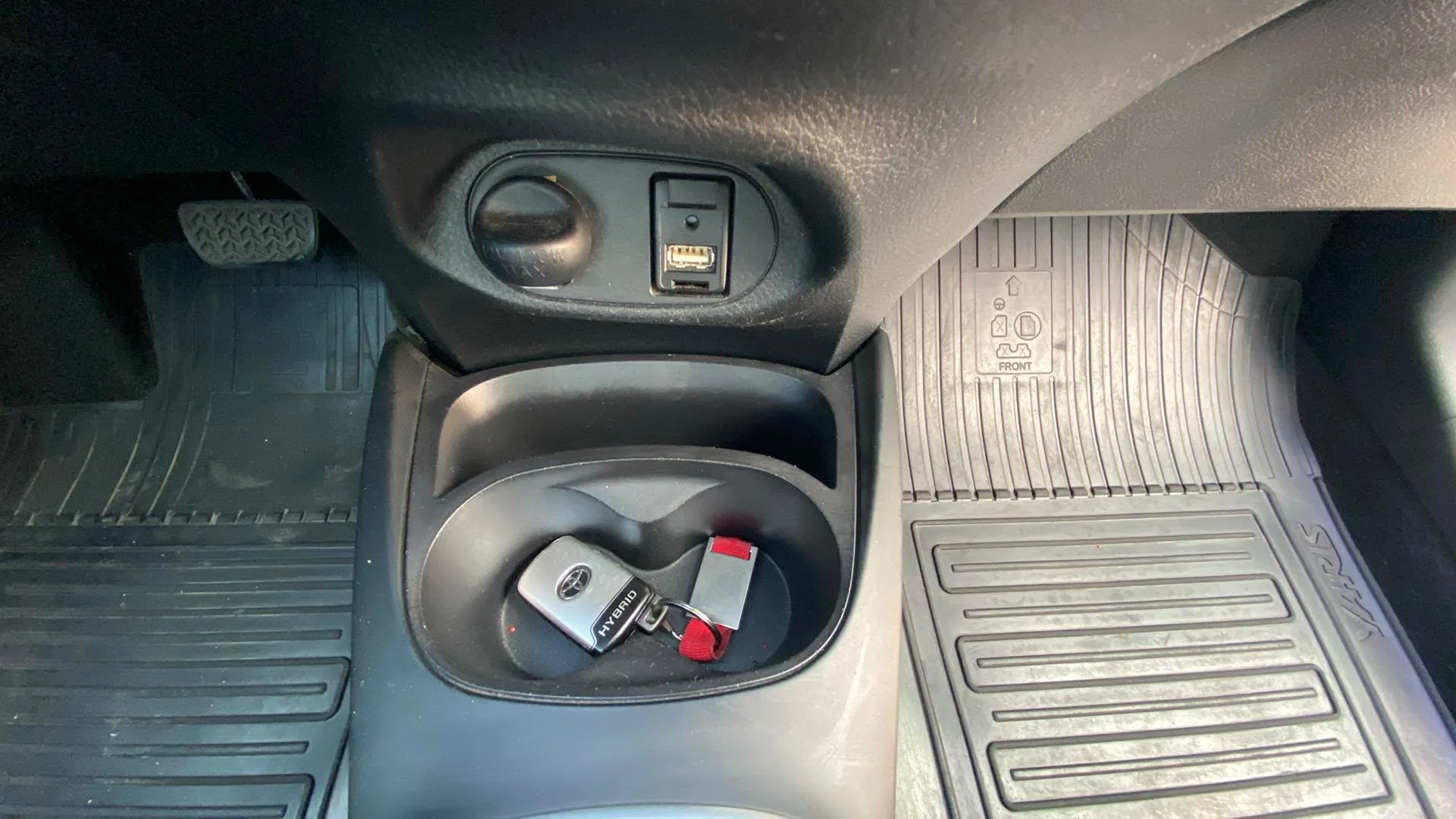 Toyota Yaris 1.5 100H Active Tech - foto 16