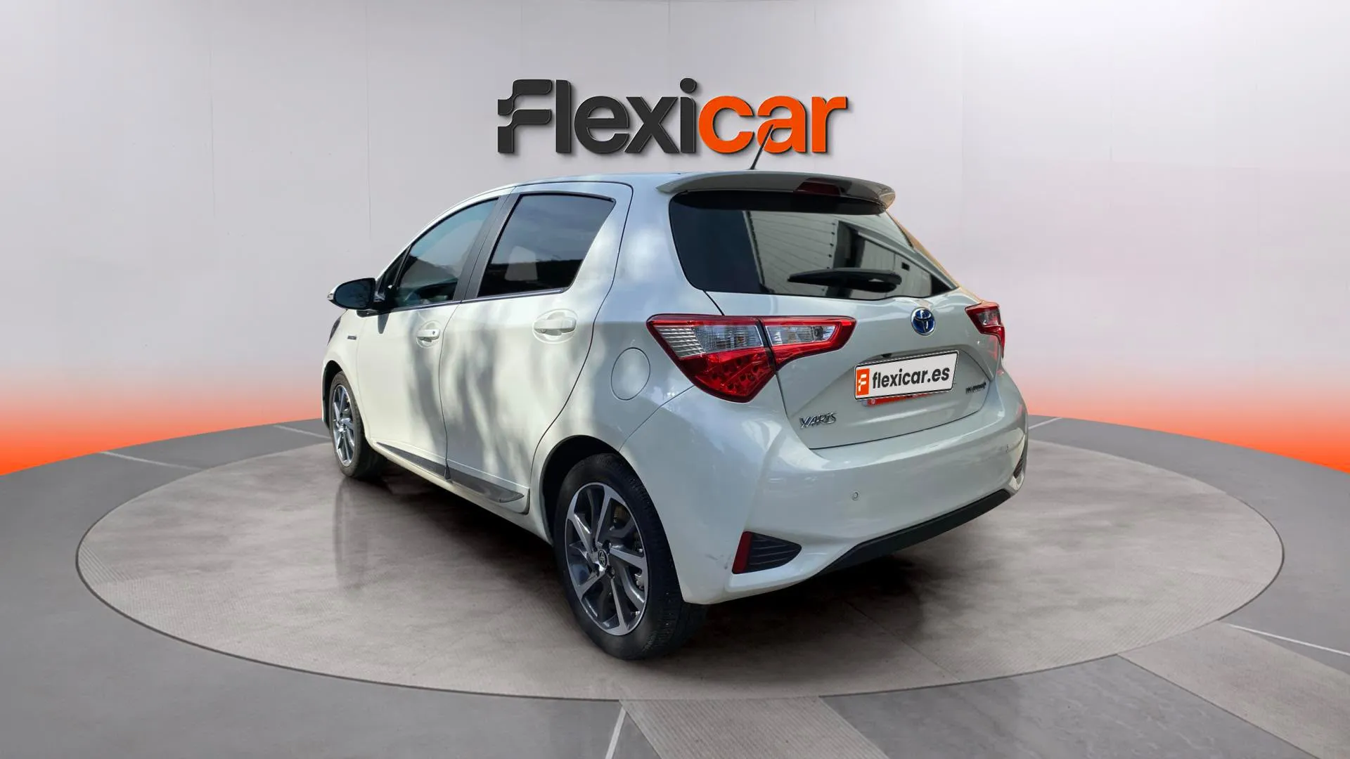 Toyota Yaris 1.5 100H Active Tech - foto 7