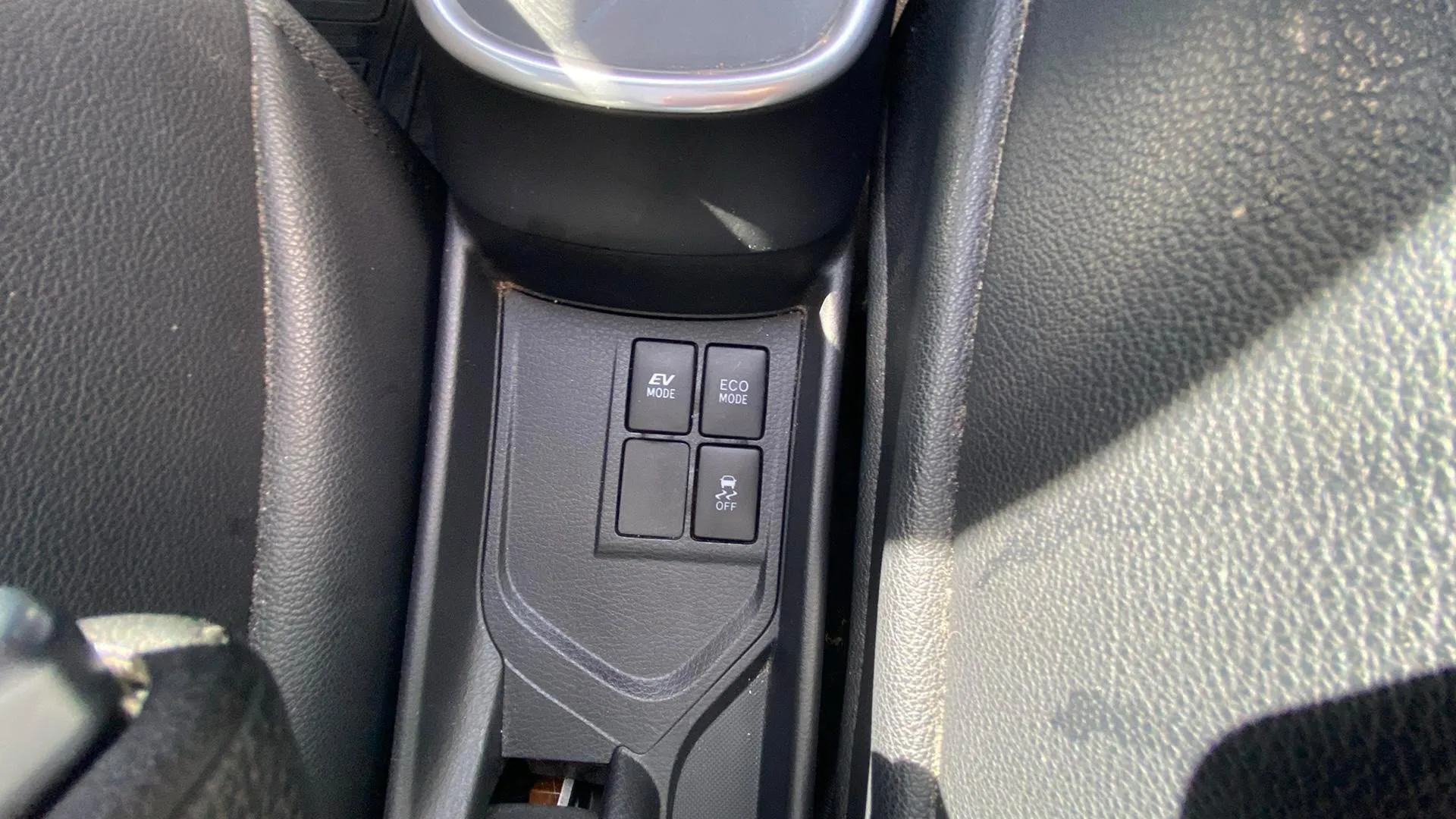 Toyota Yaris 1.5 100H Active Tech - foto 20
