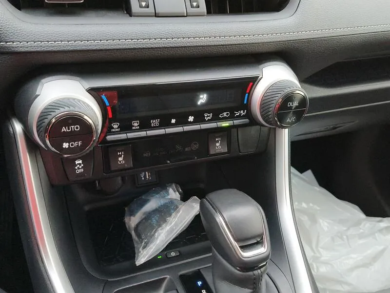 Toyota RAV4 2.5l 220H Luxury - foto 12