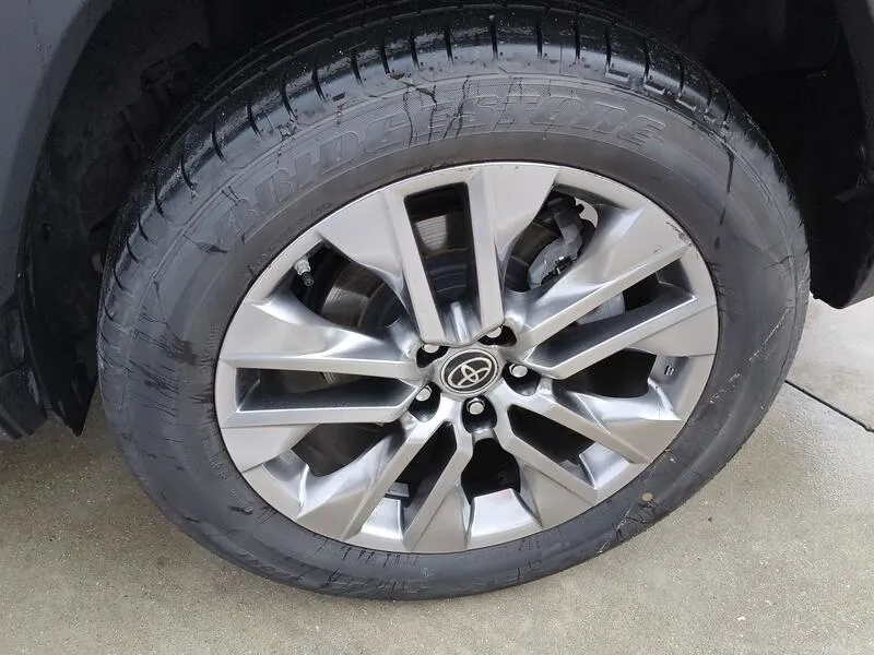 Toyota RAV4 2.5l 220H Luxury - foto 47