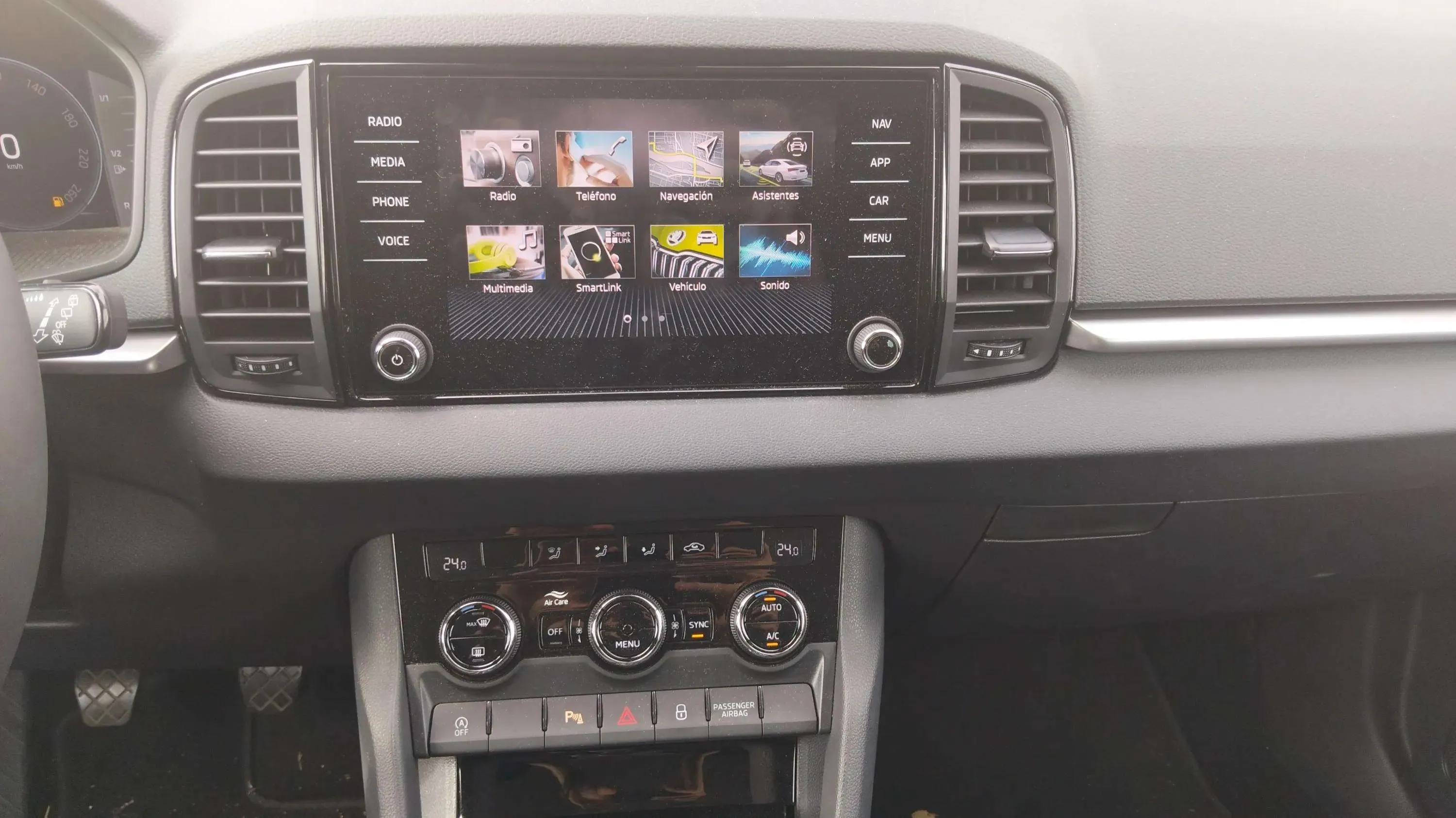 Škoda Karoq 1.0 TSI Selection - foto 10